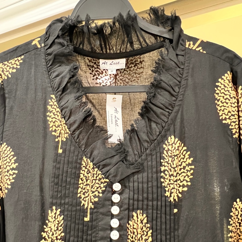 At Last...CAFTAN NWT black/gold